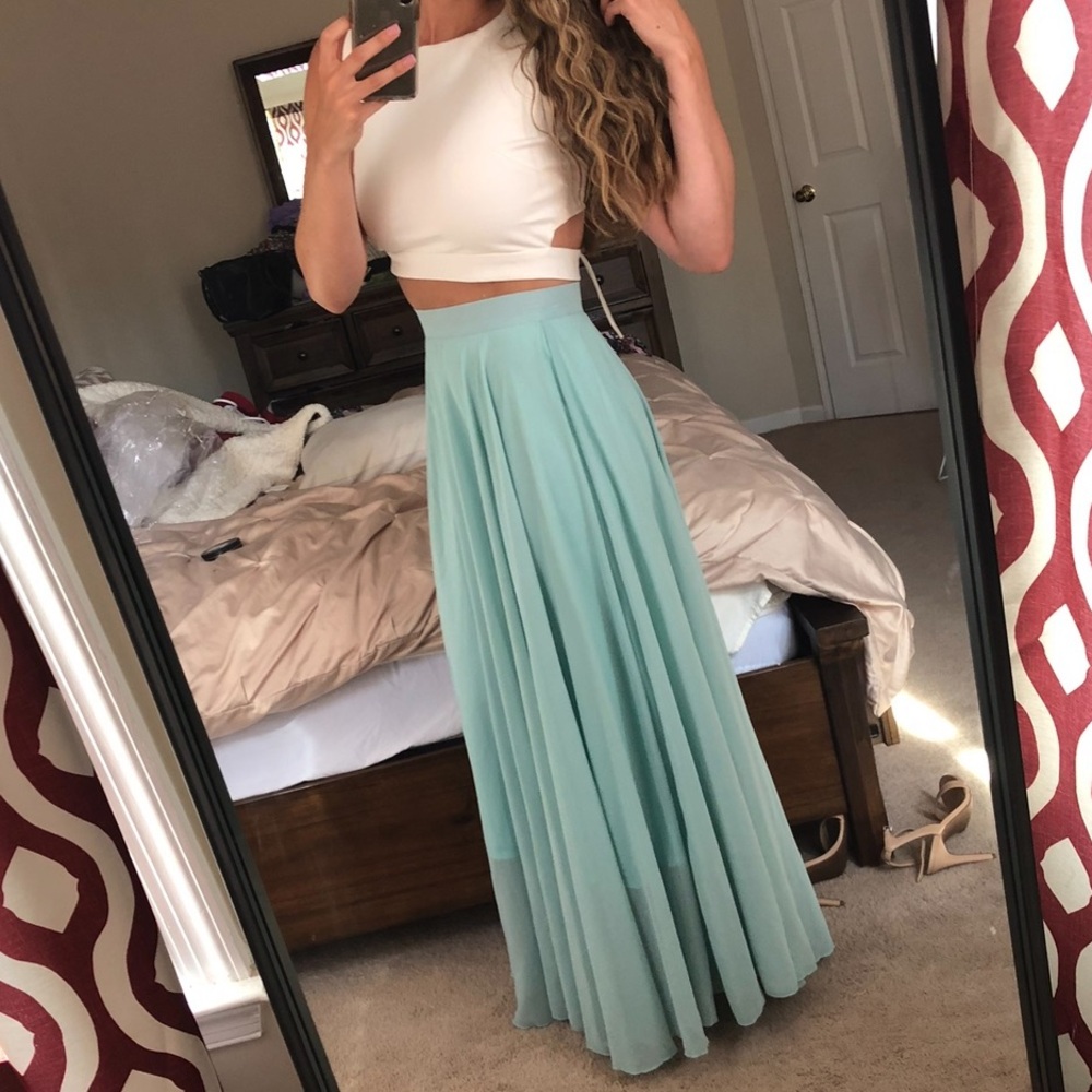 ⭐️ SALE ⭐️ Chicwish Timeless Favorite Chiffon Maxi Skirt in Mint